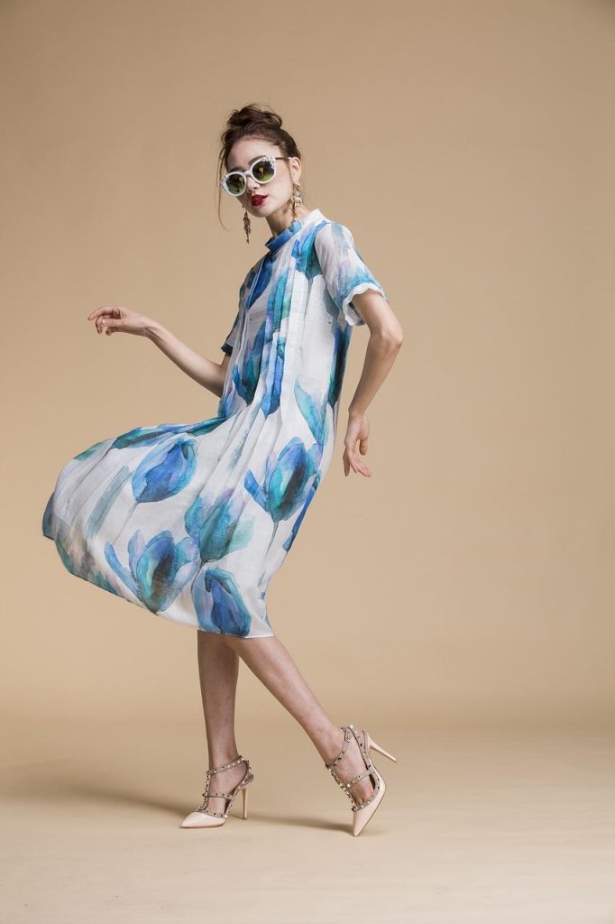 Betoverende wereld van damesmode in Leiden met diverse kleding, trends en stijlvolle outfits in de winkelstraten