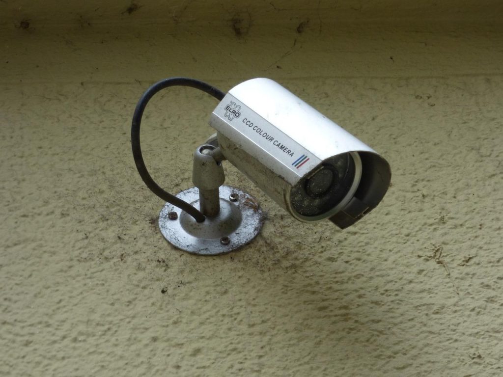 Stap voor stap gids voor overspanningsbeveiliging installatie in huis met elektrische apparaten bescherming