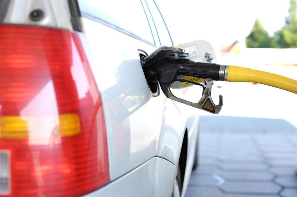 Benzinestation in Emmen met duurzame brandstofopties en comfortabele voorzieningen voor pendelaars en autoliefhebbers