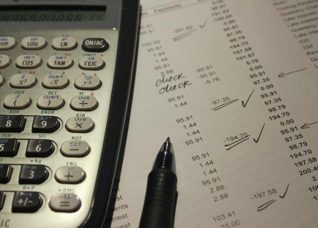 Professionele boekhouder in Geleen adviseert ondernemer over financiële planning en boekhouding
