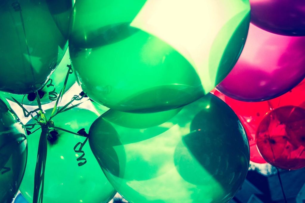 Kleurrijke feestartikelen in Uden inclusief ballonnen, slingers en decoraties voor verjaarsdagen en evenementen