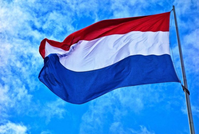 Waarom taalbeheersing essentieel is voor integratie: mensen in gesprek leren Nederlands voor betere maatschappijdeelname